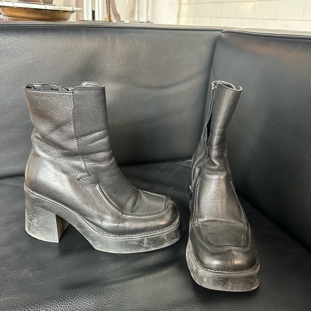 Miista ‘other’ Black Leather Platform Boots loafers detail.